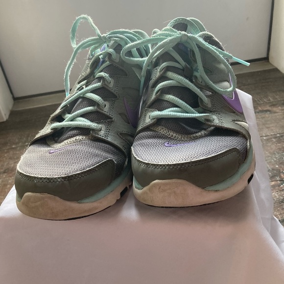 Nike Sneakers/Tennis Shoes. size 10 / Grey/Green/Blue - Picture 2 of 4